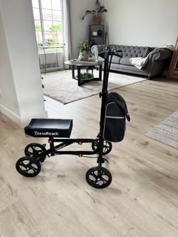 Knee walker brand new / knee scooter supports up to 300lbs / brand new