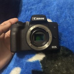 Canon Camera M50