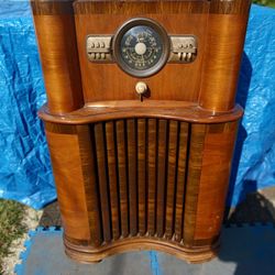 Vintage ZENITH TUBE RADIO 