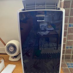 Honeywell MM14CCS Portable Air Conditioner, 14,000 BTU Cooling, with Fan & Dehumidifier 