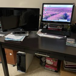 2 HP Monitors 