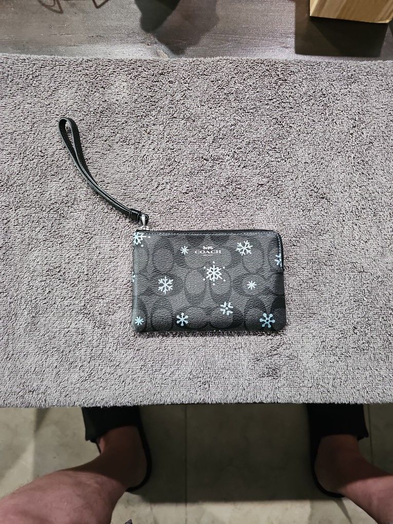 Coach Leather Wristlet Excellent Condition 