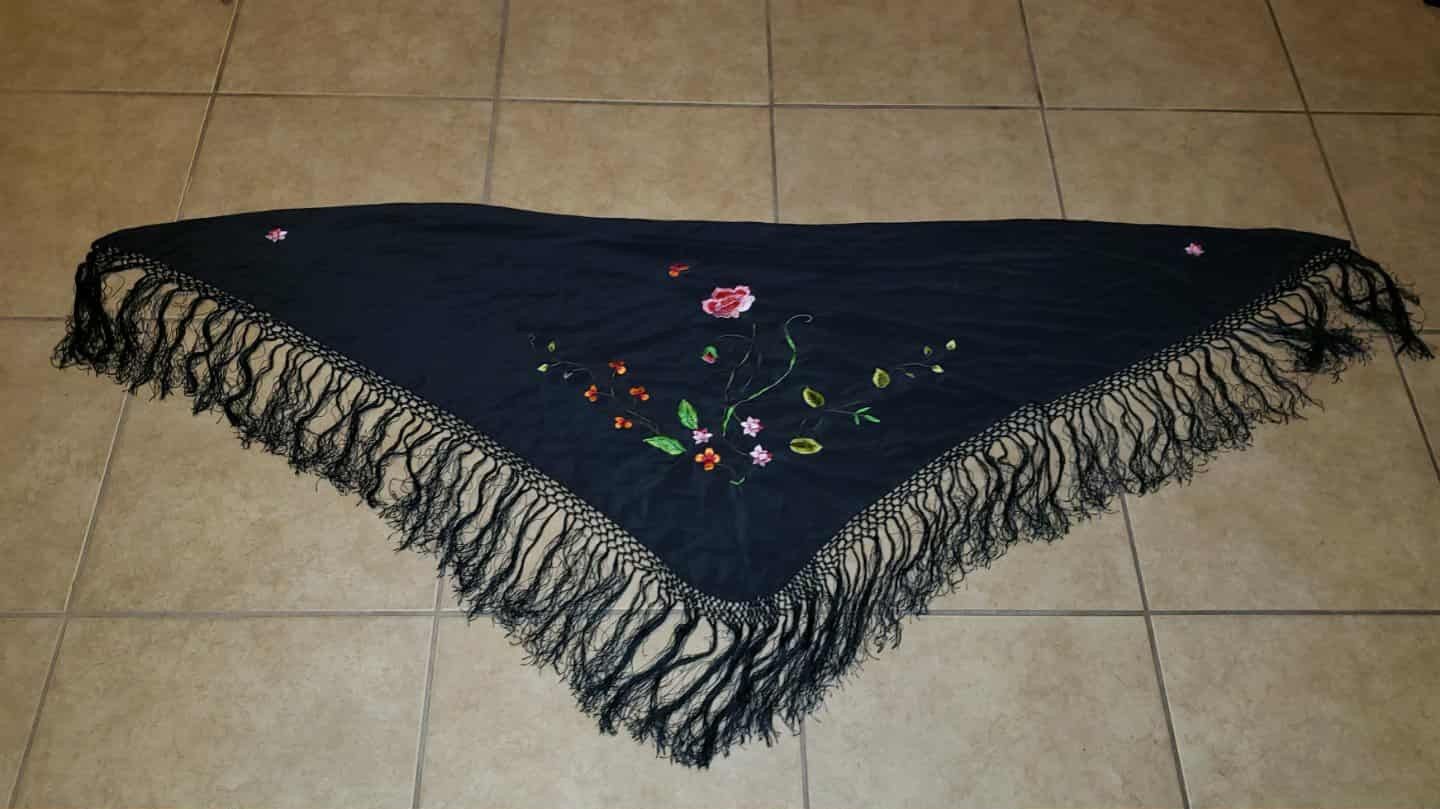 VINTAGE NEW WITHOUT TAGS CHARTER CLUB BLACK SILK FRINGE FLORAL FLOWER ROSE SHAWL JACKET SCARF