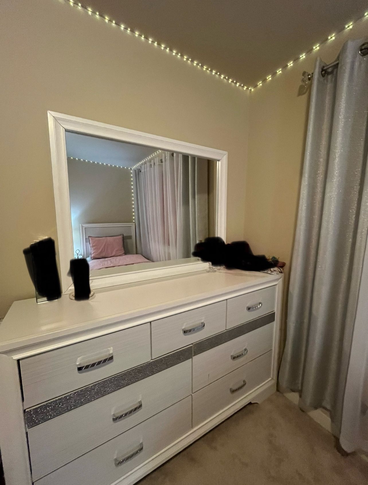 White And Silver Mirror 