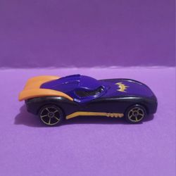 Hot Wheels DC Super Hero Girls Batgirl Character Car Diecast DC Comics.