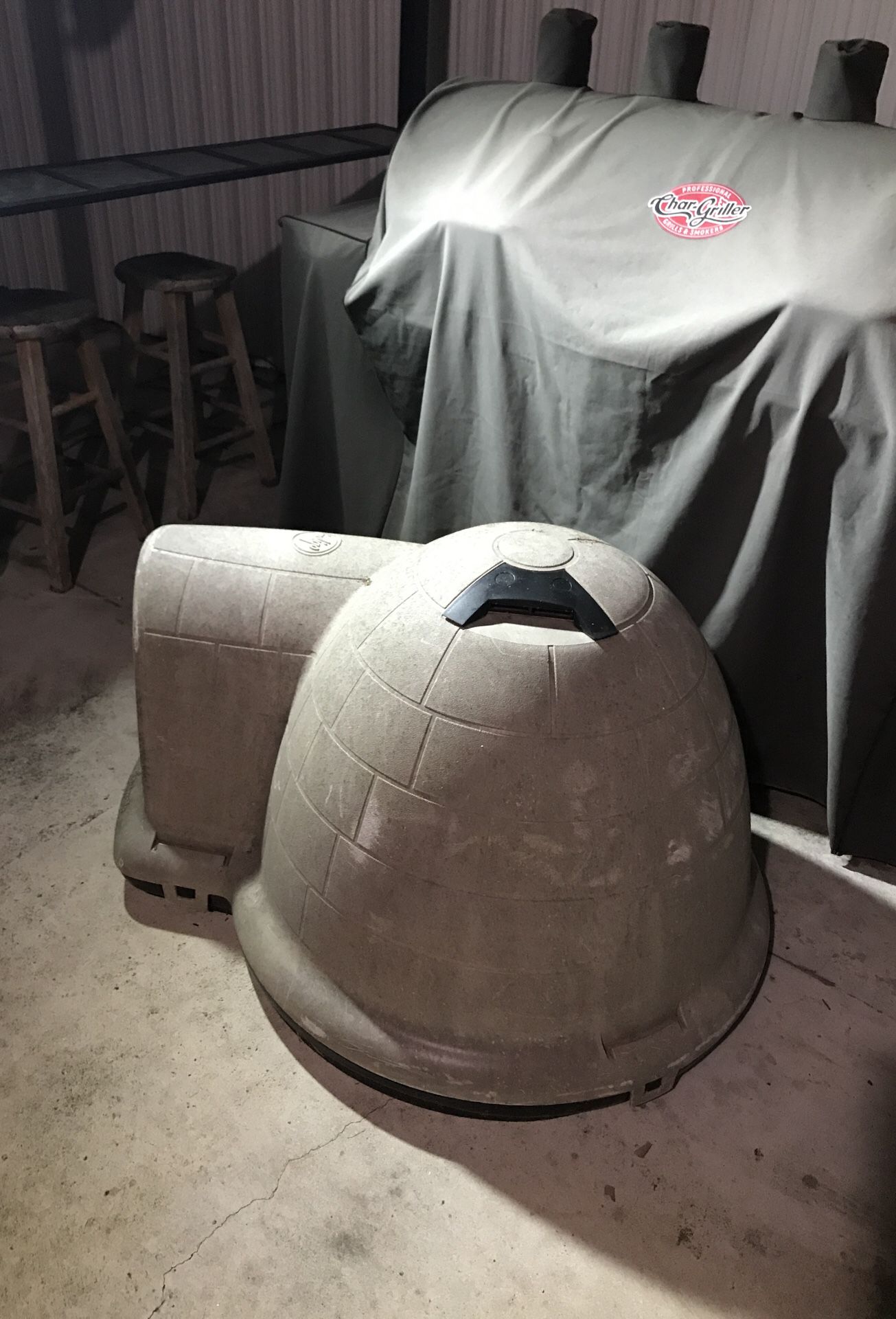 Igloo by Petmate, 27” height by 40” length