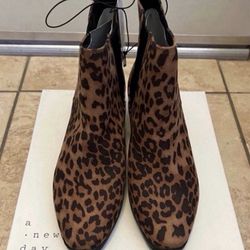 Women’s Boots Shoes Size 7.5