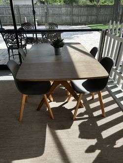Solid Wood Mid-Century Table with 4 Chairs