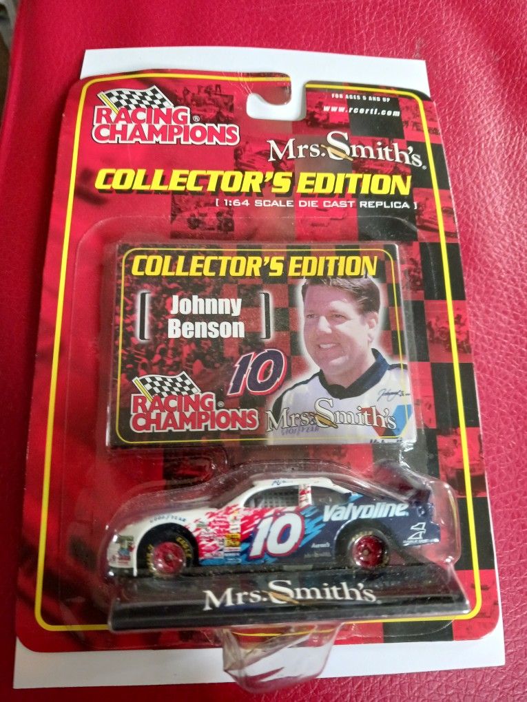 COLLECTOR'S EDITION MRS. SMITH'S JOHNNY BENSON #10