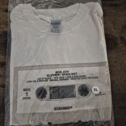 MEN'S BON JOVI "SLIPPERY WHEN WET" CASSETTE TAPE T-SHIRT (SIZE XL AND BEIGE COLOR)