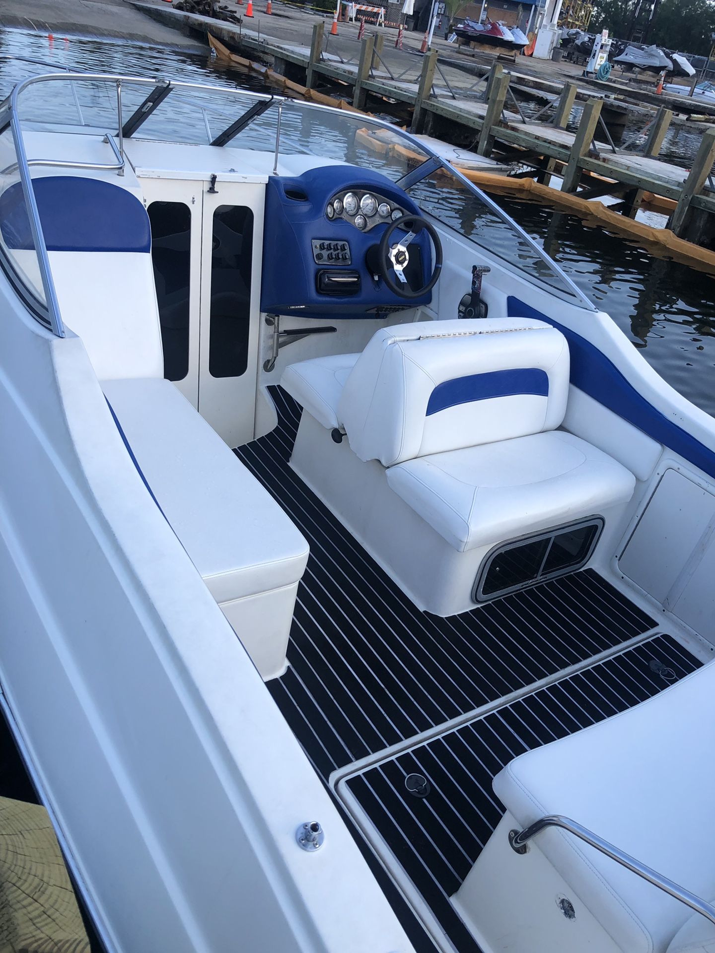 2000 SeaRay 240cs