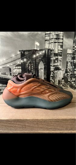 Yeezy 700 V3 Copper Size 6 $50