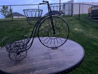 Black Metal Tricycle Planter Basket