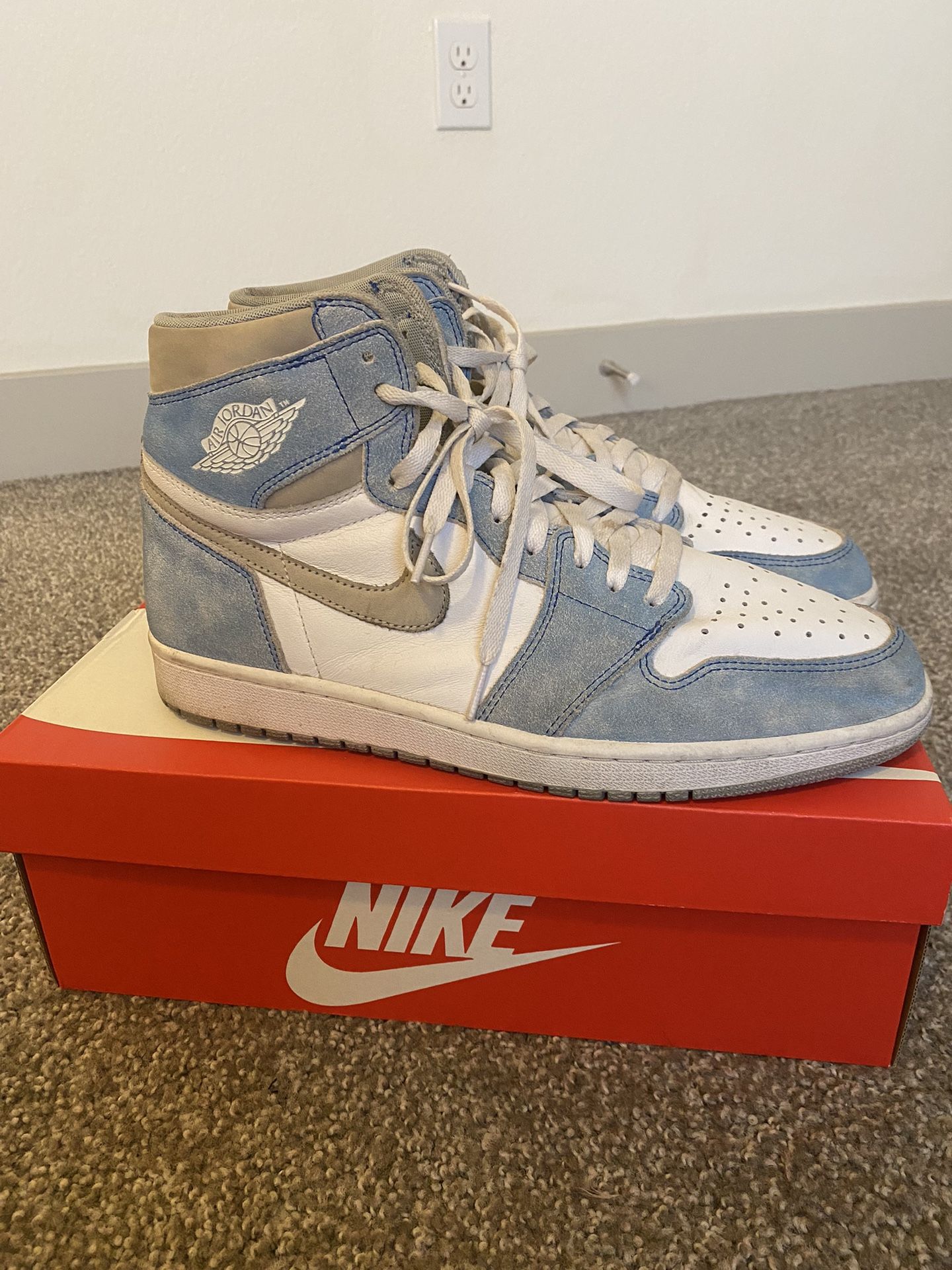 Jordan 1 Hyper Royal Size 13