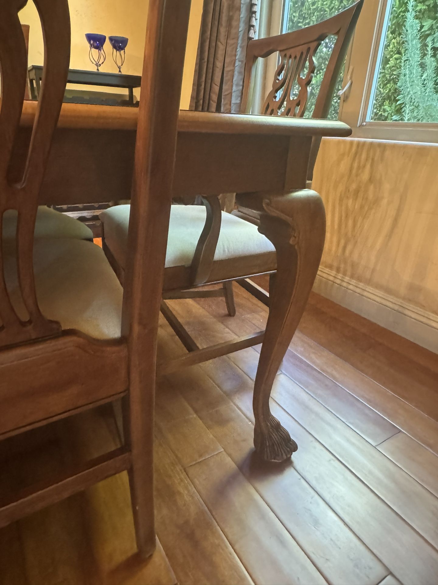 8 Seater Dinning Table Plus Chairs
