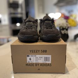 Yeezy 500 Utility Black / Mens Size 6 Women’s Size 7