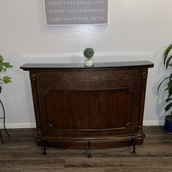 Home Bar / Entertainment Bar – Must See!