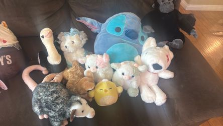 Lot of stuffed animals/plushies
