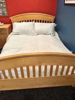 Full size real oak trundle bed with mattress