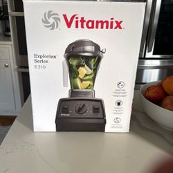  Vitamix Explorian Series E310 Blender