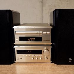 Yamaha 
RX-E100 Receiver 
and CDX-E100 CD Player