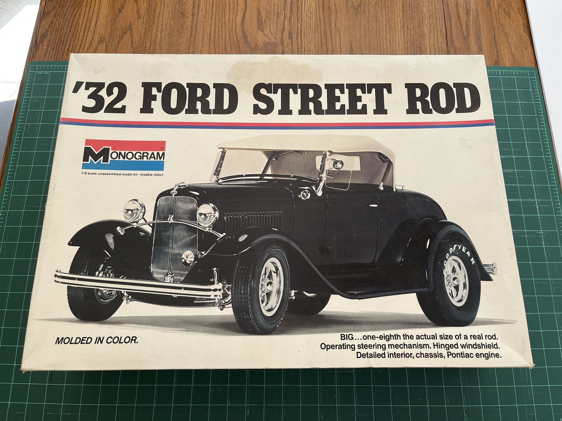 ‘32 Ford Street Rod, 1/8 Scale Plastic Model Kit
