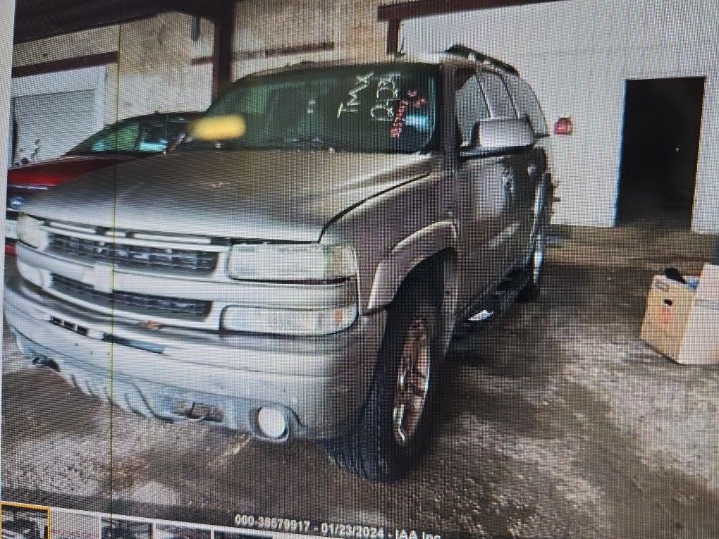 FOR PARTS A 2003 CHEVY  SUBURBAN Z71 5.3 ENGINE 4X4 4L60 TRANS