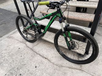 Giant stance 2 Full Suspension Mountain Bike