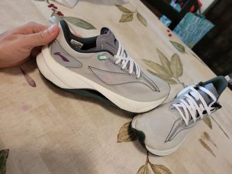 Li-Ning Running Shoes - Men's US Size 8 - Excellent Condition