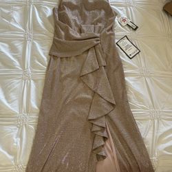 ✨ Elegant Betsy & Adam Evening Gown - Size 8 - Rose Gold Sparkle ✨