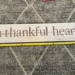 “A Thankful Heart” Farmhouse Wooden Wall Sign