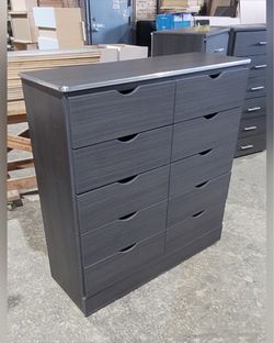 Ten drawers dresser with rails