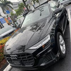 2022 Audi Q8 Premium 