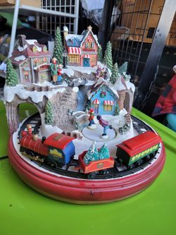 Roman Trainightup Christmas Town Tabeltop