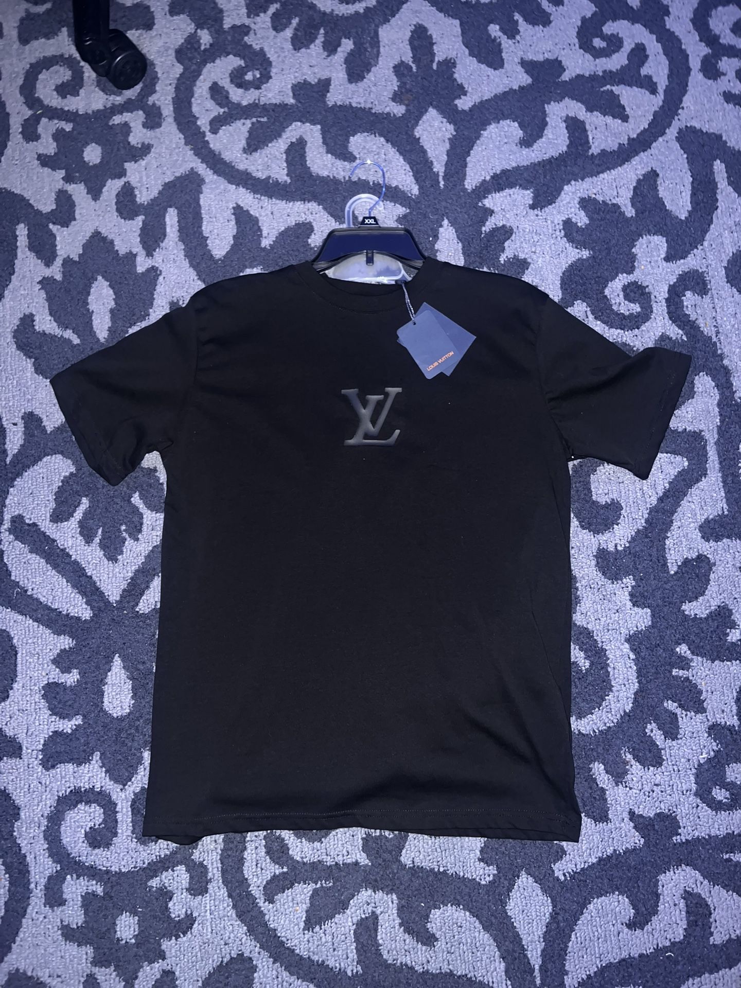 BLACK LV T SHIRT SIZE S