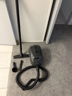 Bagless Kenmore Vacuum With Attachments