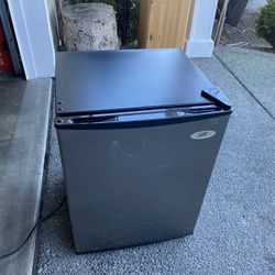 Mini fridge