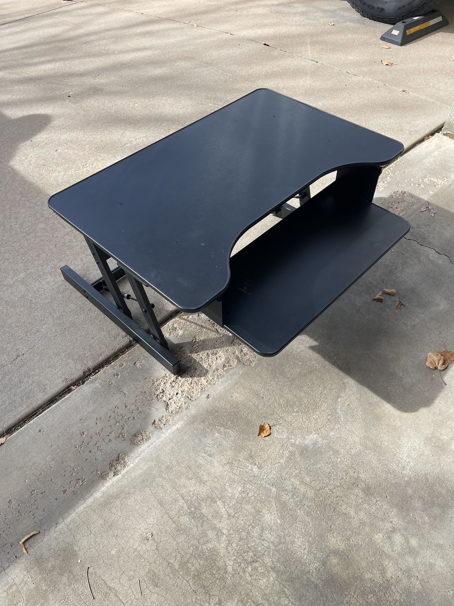 DeskAdjustable Ergo Standing Desk - Black / Standing Stress Mat