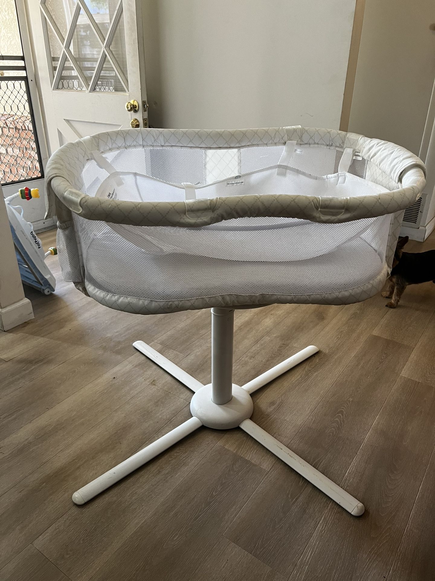 Free Halo swivel Bassinet
