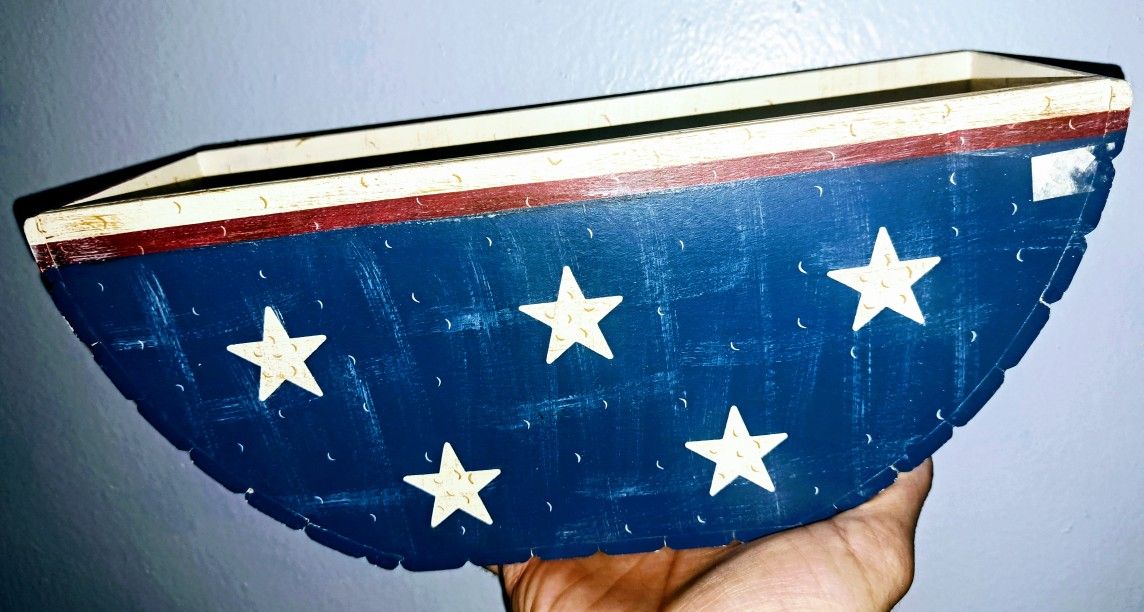 Vintage Americana Picnic Patriotic Wood Plate Holder Pre•Owned