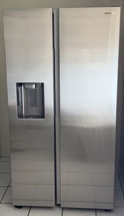 Moving Sale – Samsung 27 cu ft Stainless Side-by-Side Fridge – Excellent Condition