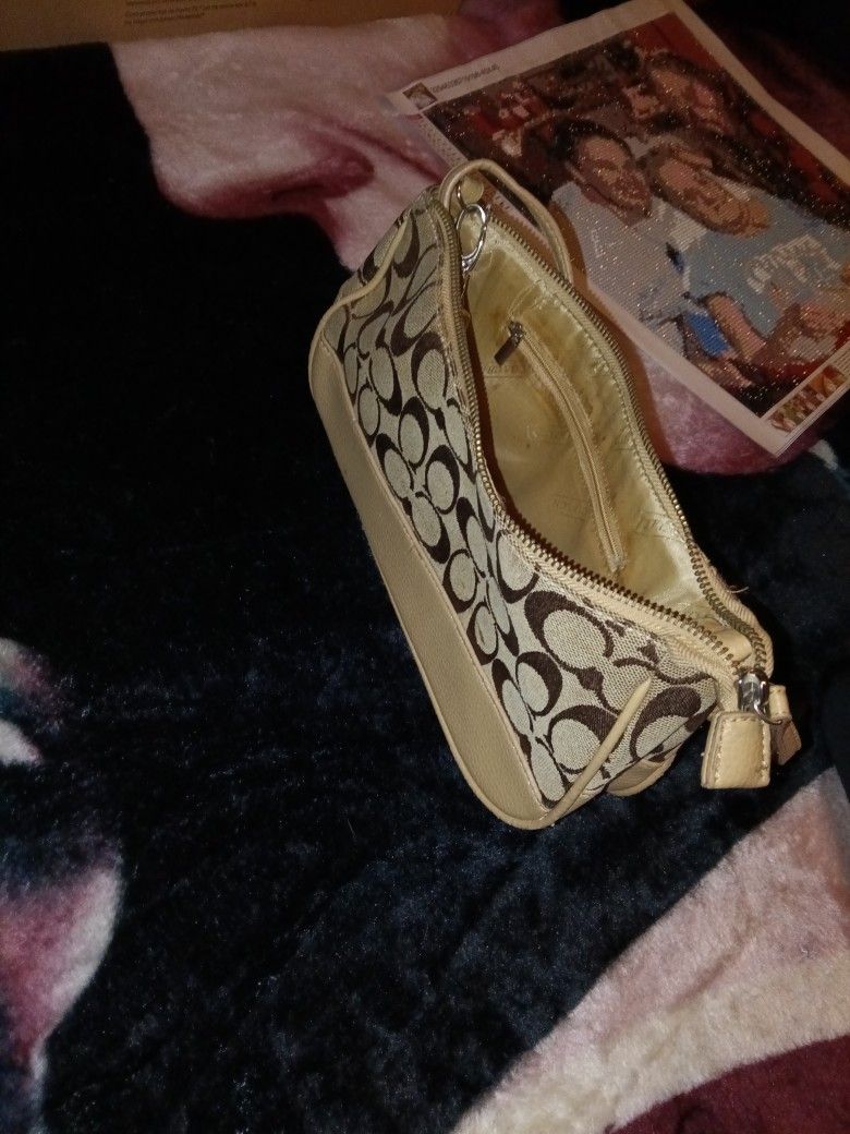 COACH POCKET BOOK