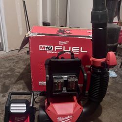 Milwaukee M18 FUEL Blower Set w/ Light & Batteries