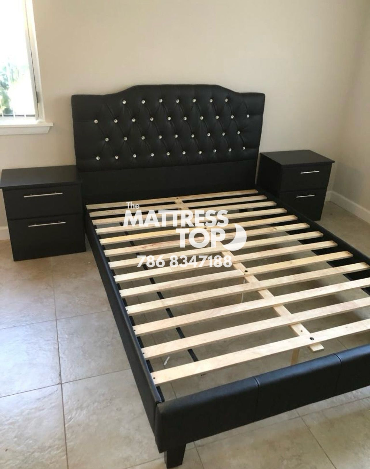 Cama Queen Bed Frame Black ( Only 10 Down)