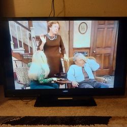 Vizio 42" Smart TV Model M420KD with Remote