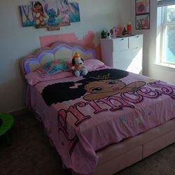Little girl's bedroom 