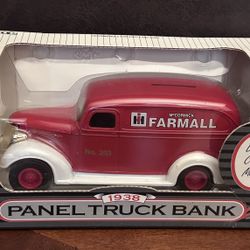 ERTL INTERNATIONAL HARVESTER MC CORMICK FARMALL 1938  CHEVY PANEL TRUCK 1 / 24