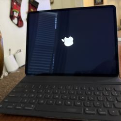Apple iPad  Pro 12.9 (3rd Generation) 64 GB & Apple Magic Keyboard