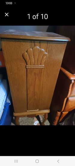 Wooden upright jewelry box