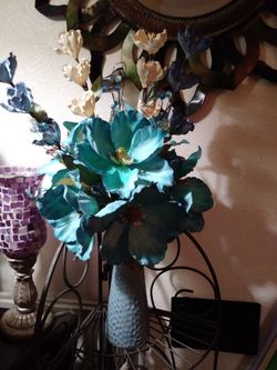 Magnolias de todo estilo y colores nuevas,deje su ☎ y le regresare su llamada para detalles.